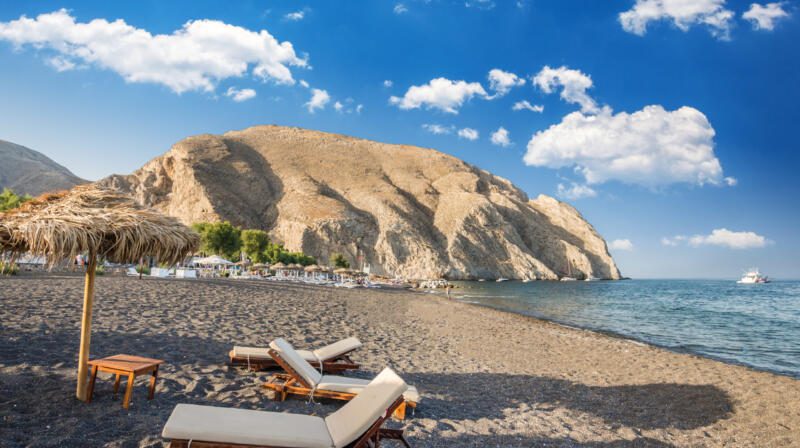 Plaża Perissa - najważniejsze informacje i cechy charakterystyczne