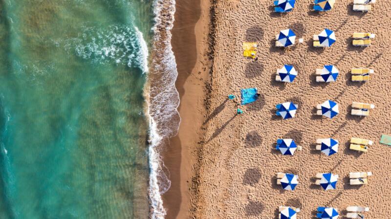 Plaża Glyfada – najważniejsze informacje i cechy charakterystyczne
