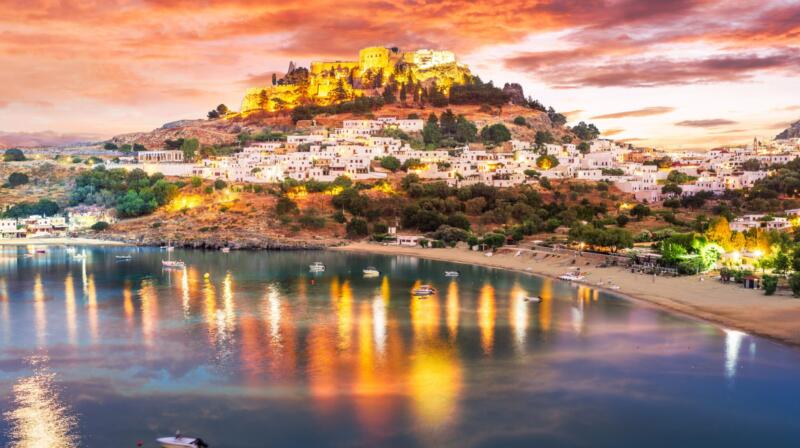 Rodos z nocnymi klubami i barami