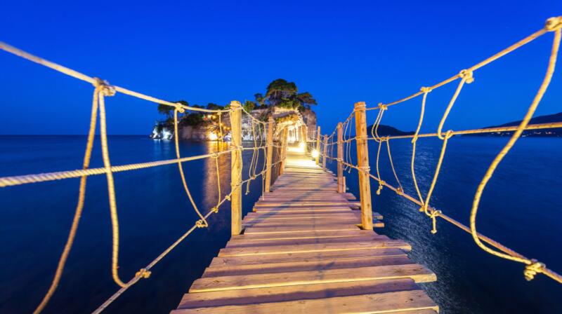 Zakynthos z życiem nocnym w Laganas