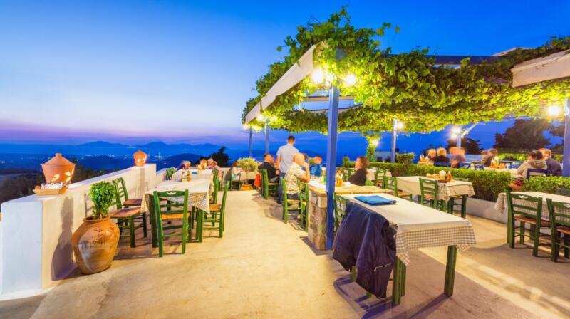 Kos z popularnymi dyskotekami i pubami