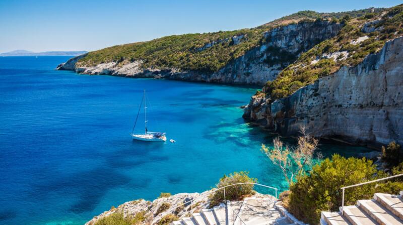 Plaża Agios Nikolaos – łatwo dostępne miejsce dla początkujących