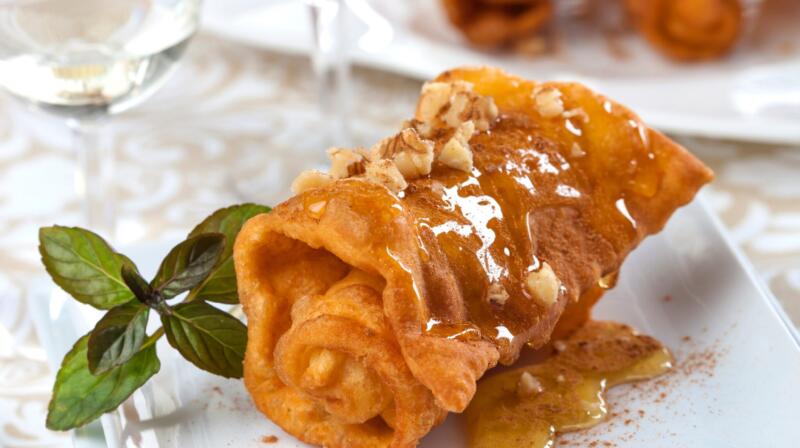 Diples – cienkie, smażone ciasto zwinięte w rulon