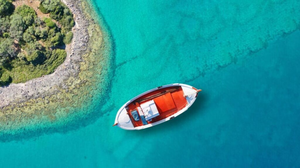 Najlepsze miejsca do snorkelingu i nurkowania na Evii
