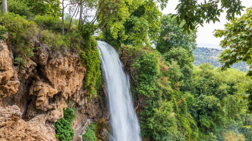 Najpopularniejsze wodospady w Grecji. Gdzie je znaleźć?