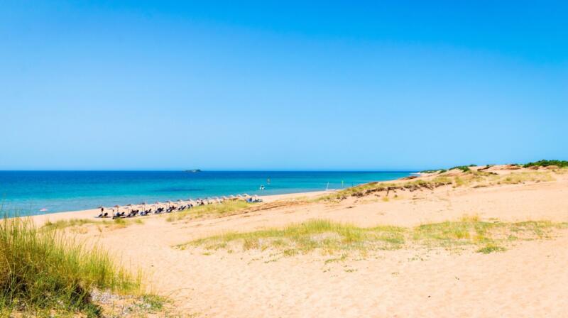 Plaża Issos – najważniejsze informacje i cechy charakterystyczne