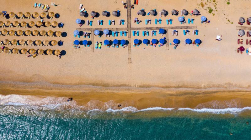 Plaża Skala – najważniejsze informacje i cechy charakterystyczne