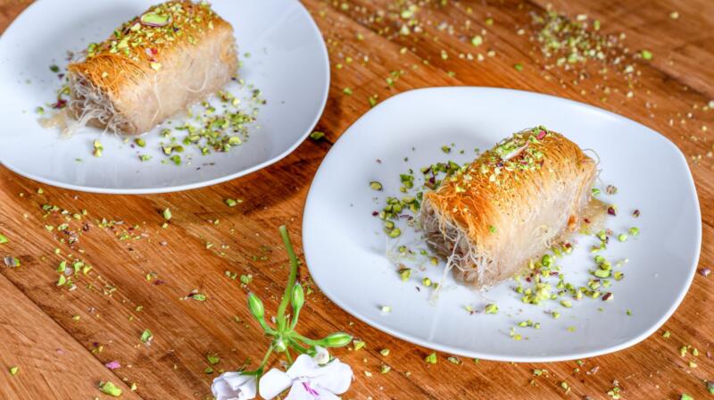 Kataifi – nitkowate ciasto z orzechowym nadzieniem