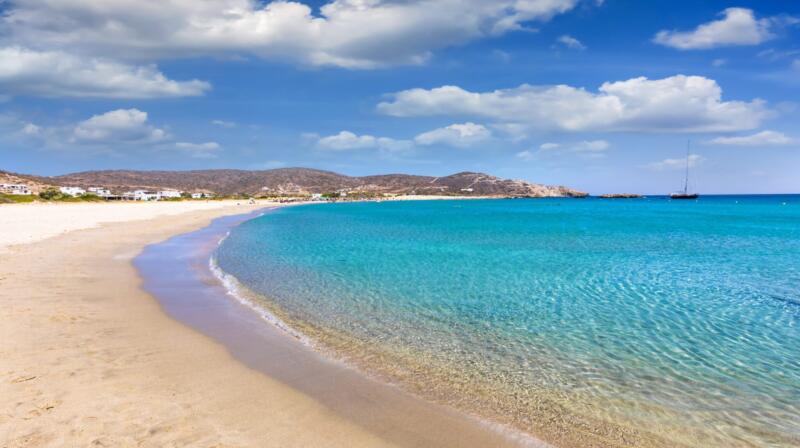 Plaża Manganari – najważniejsze informacje i cechy charakterystyczne