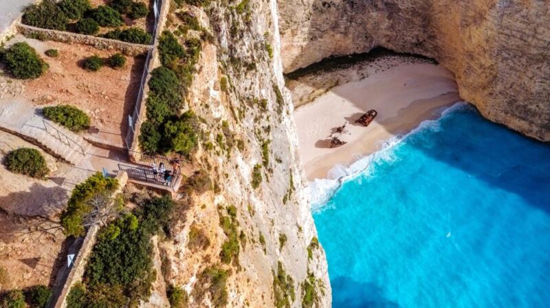 Zakynthos w Odyssey 2050: Jak futurystyczne kino wykorzystało greckie krajobrazy