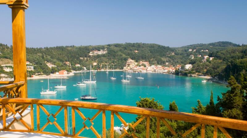 Co robić na Paxos w kwietniu?
