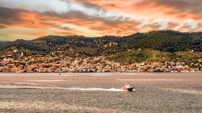 Temperatury powietrza w październiku na Spetses